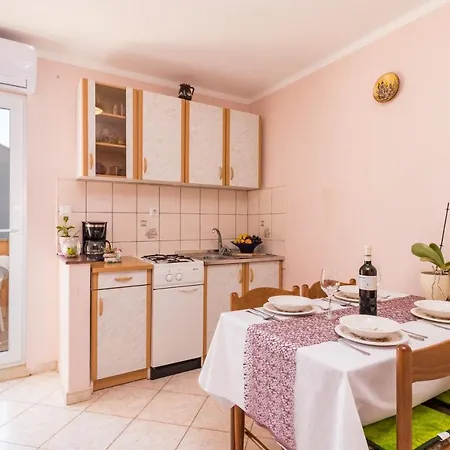 Kendel Apartment *